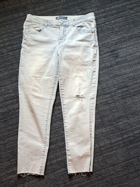 DEMOCRACY Light Wash Distressed Denim Jeans